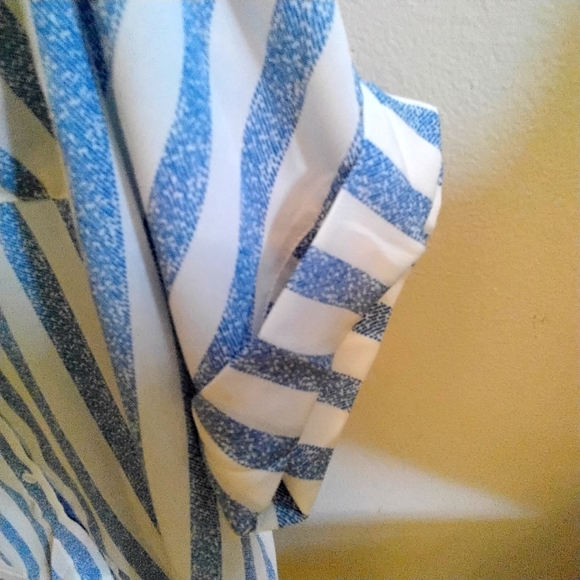 Women's Striped Blouse nwot - Picture 4 of 4